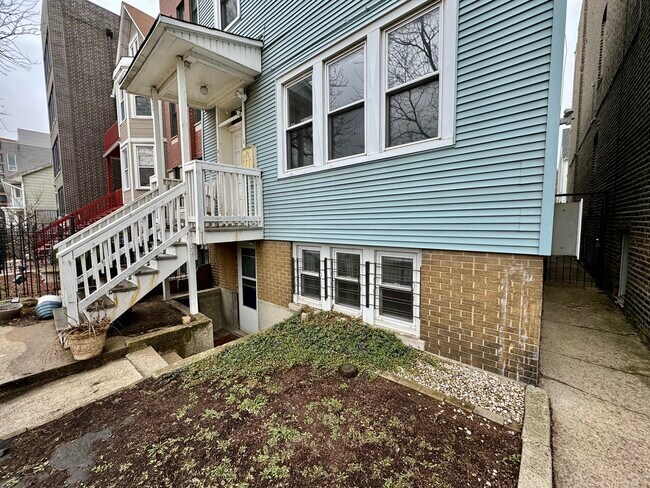 Foto del edificio - 3229 N Wilton Ave