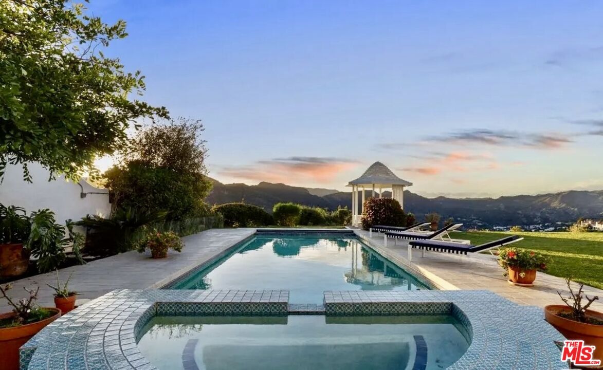 Foto principal - 16866 Charmel Ln