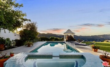 Building Photo - 16866 Charmel Ln