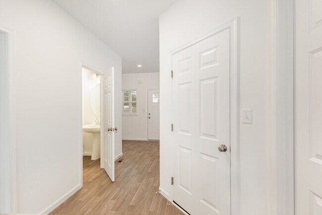 Foto del edificio - 7880 Briarwood Dr