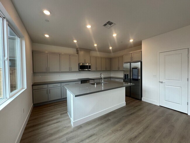 Foto del edificio - 2824 Wrangell St
