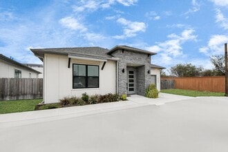 Building Photo - 18502 Seacoast Wy