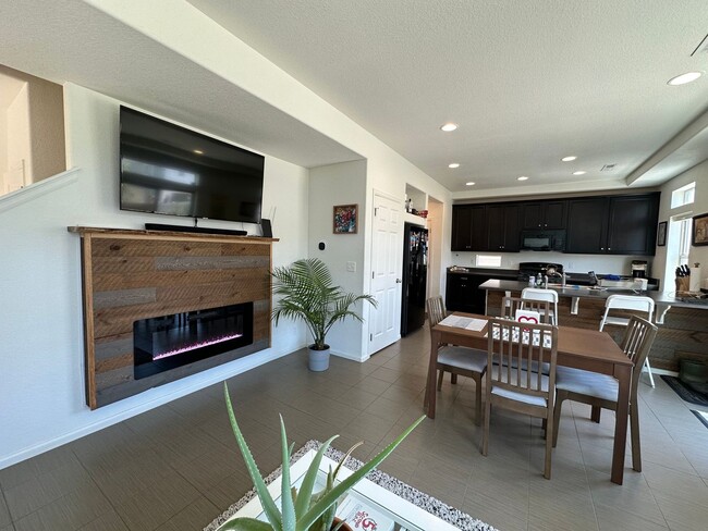 Building Photo - Bonus Loft!