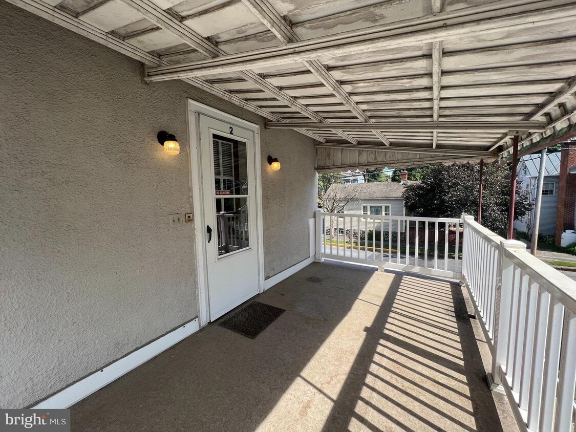 326 E Liberty St Unit 6, Charles Town, WV 25414 Room for Rent in