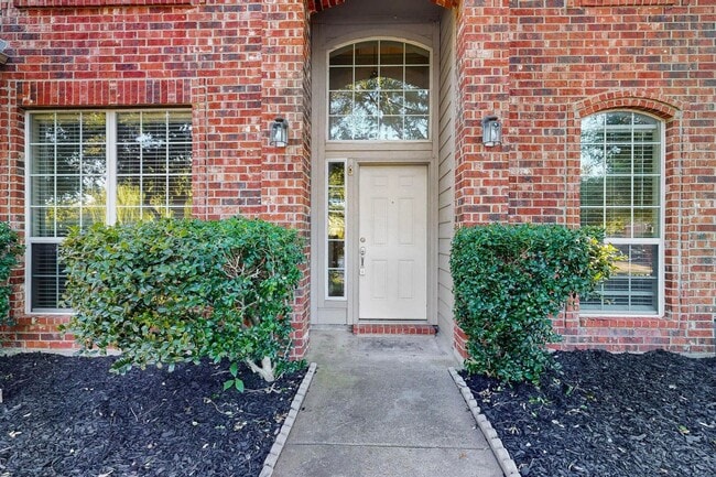 Building Photo - Spacious & Stylish Home in Quail Run-North...