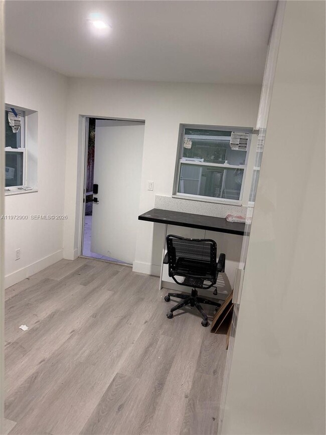 Foto del edificio - 2353 SW 11th Terrace