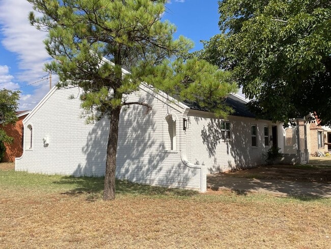 Building Photo - Fresh-Start Haven – Move-In Ready 3-Bed Gem!