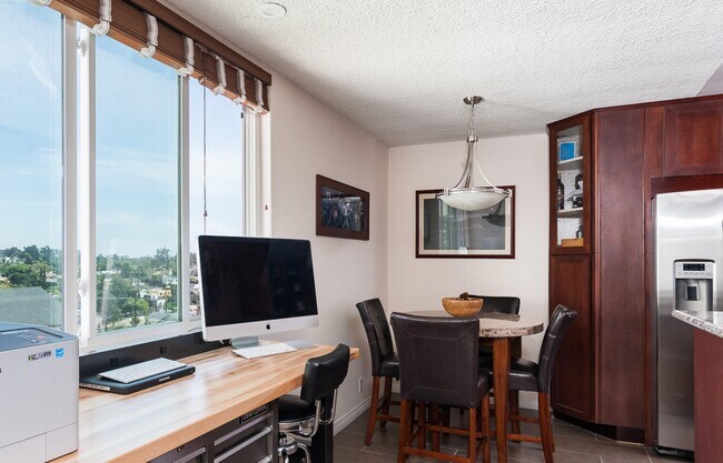 Foto del edificio - 1907 Robinson Ave