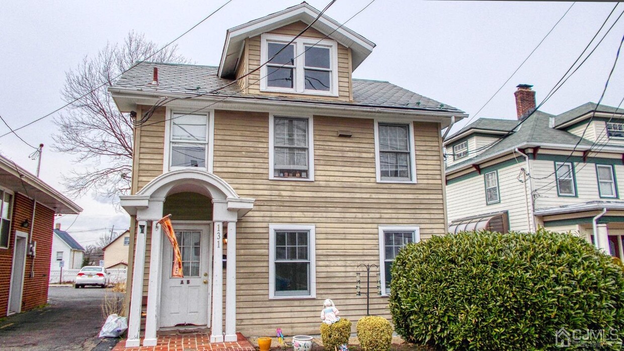 Primary Photo - 131 Main St