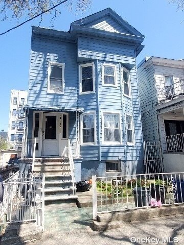 Primary Photo - 679 E 223rd St