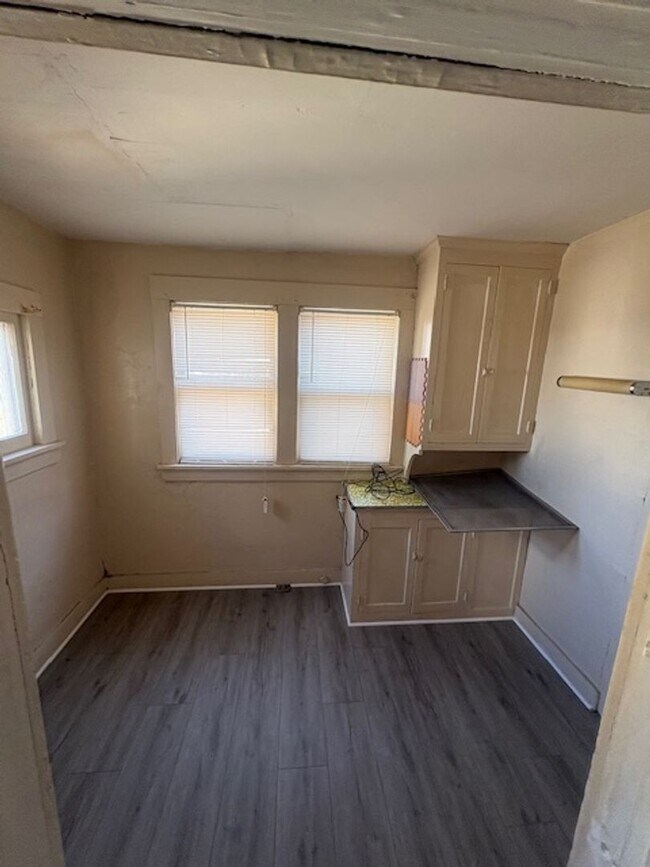 Foto del edificio - 2210-2212 N Knoxville Ave