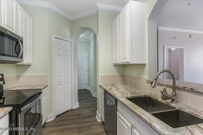 Building Photo - 7801 Point Meadows Dr