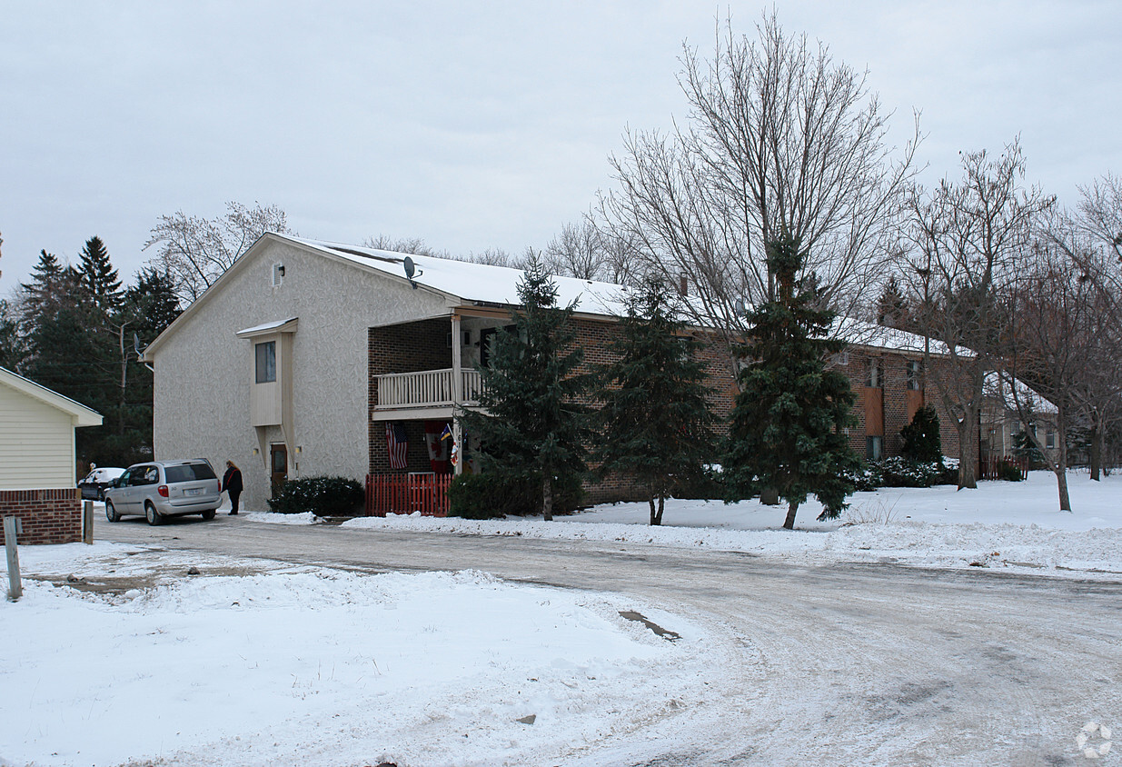 Foto principal - 9161 Dunlap Ave