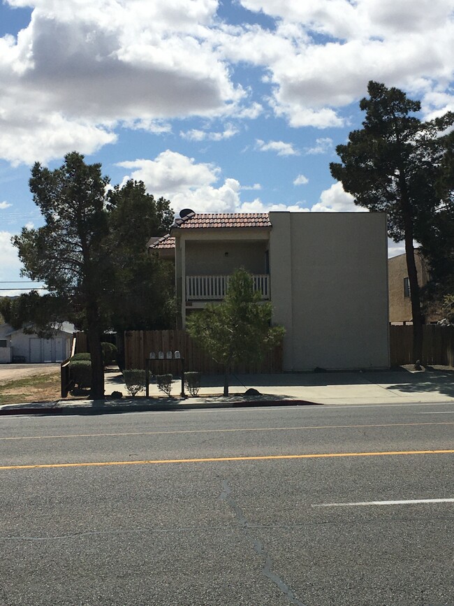 Foto del edificio - 601 E Ridgecrest Blvd