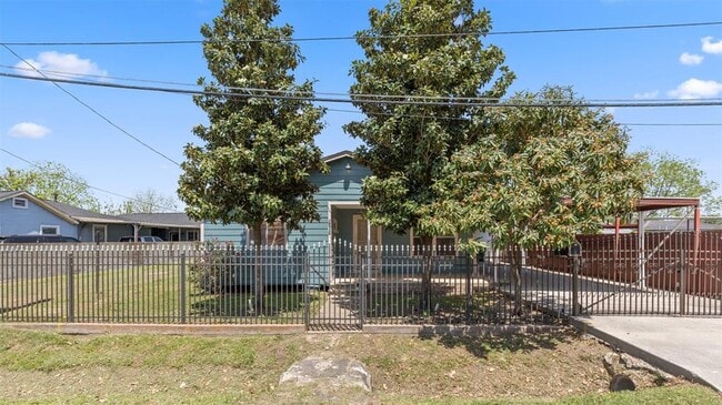 Building Photo - 7425 Gonzales St