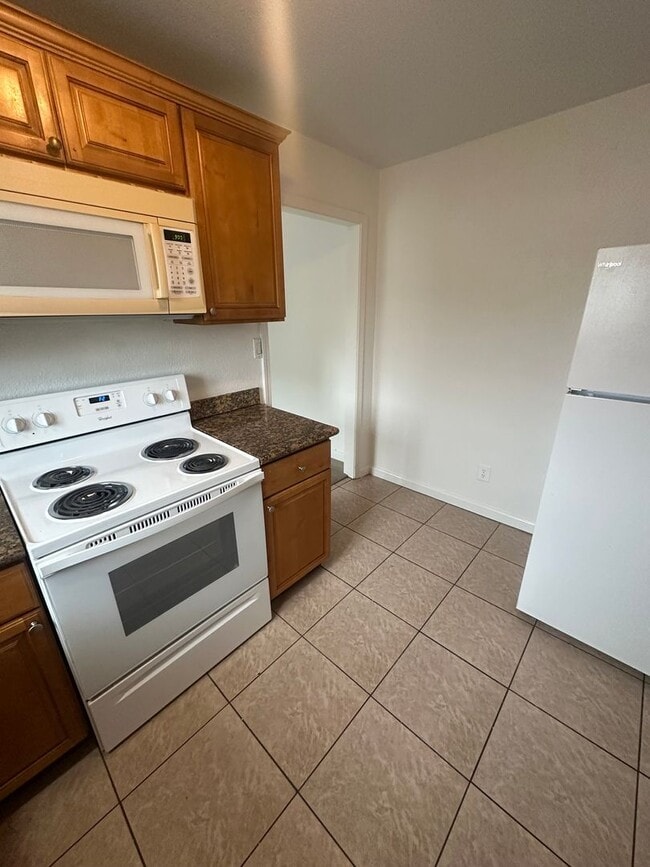 Building Photo - Remodeled 3 Bedroom, 2 Bathroom!