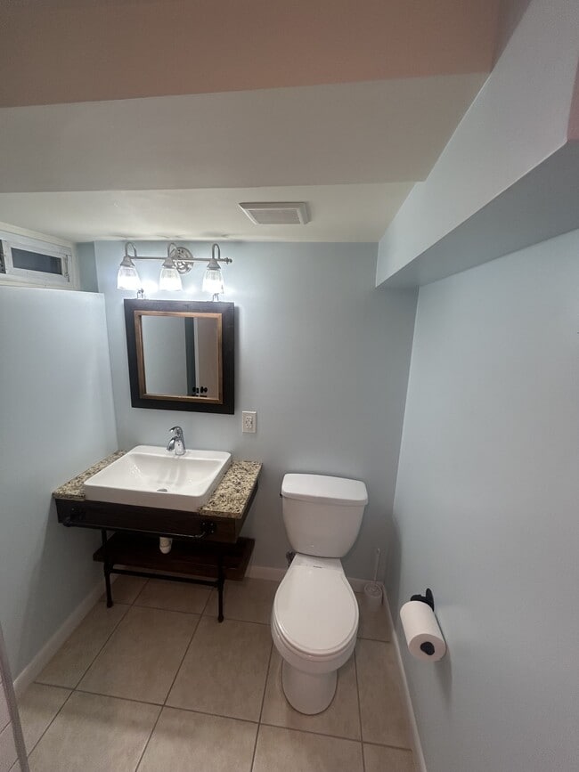 Building Photo - 632 Maury Ave