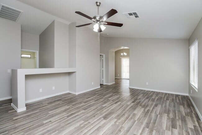 Foto del edificio - 34895 N Open Range Dr
