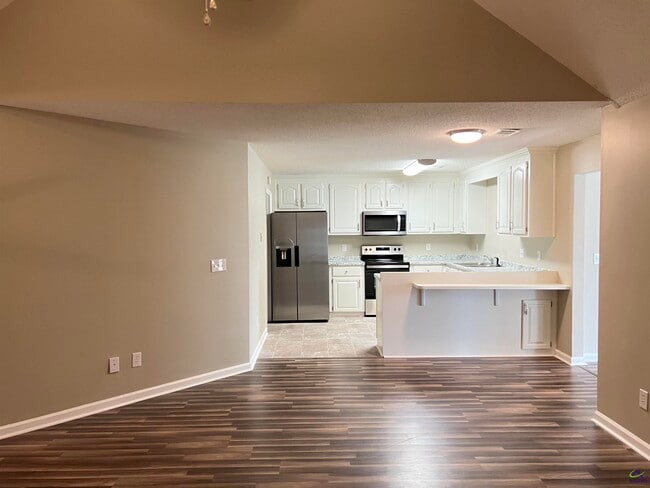 Building Photo - 203 Bryson Way