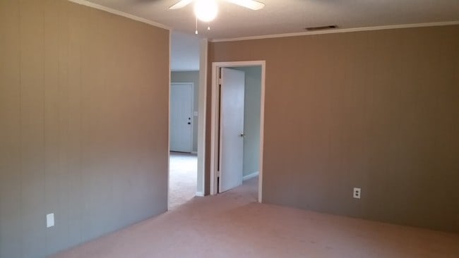Building Photo - 1012 Live Oak Dr