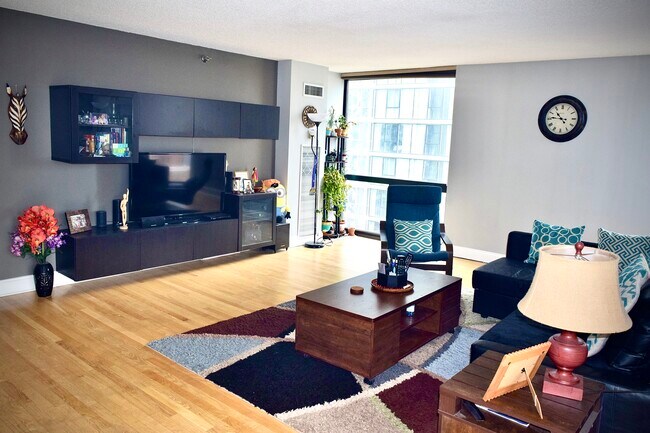 Sala de estar - 70 W Huron St