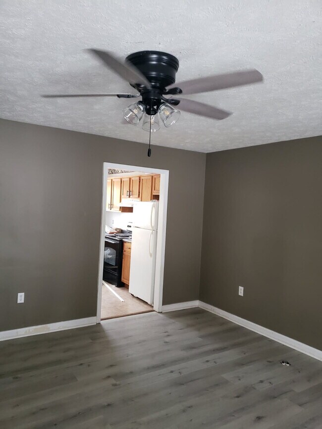 Building Photo - 240 Oakley Dr