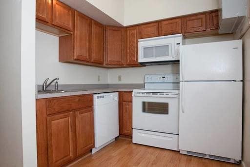 Building Photo - 336 Transylvania Park