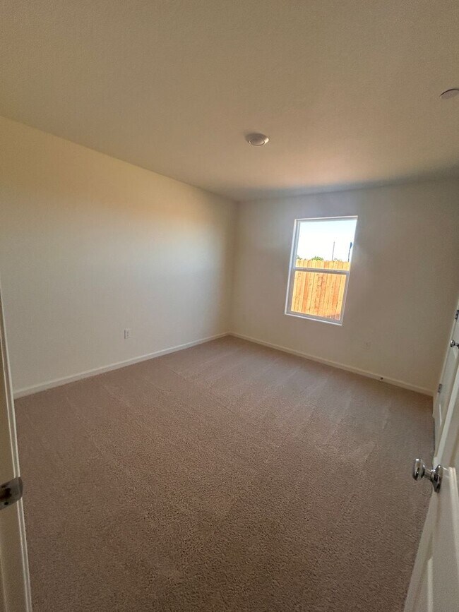 Building Photo - West Hanford with Solar, 3 bedroom, 2 bath