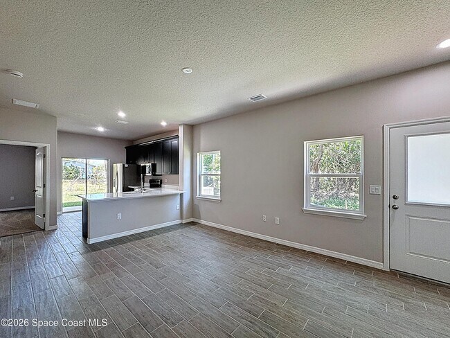 Building Photo - 520 L M Davey Ln