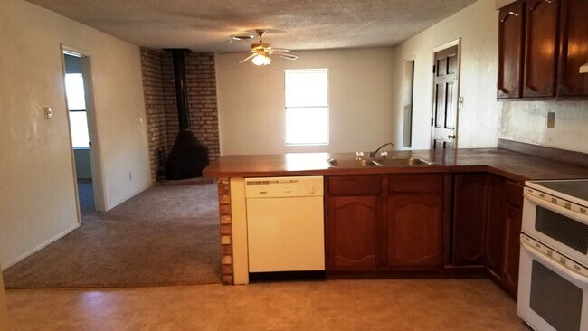 Foto del edificio - MILITARY ONLY.  2 Bdrm/2 Bath Apartment