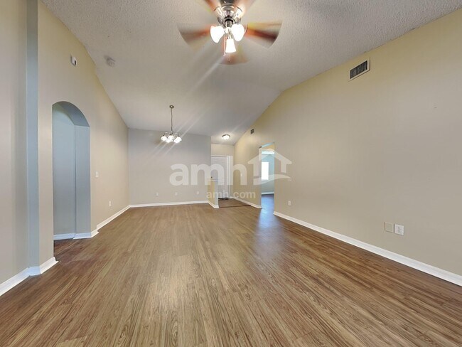 Foto del edificio - 4504 Reynolds Creek Ave