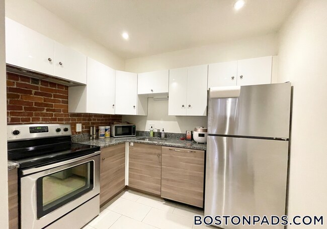 Building Photo - 73 Gainsborough St
