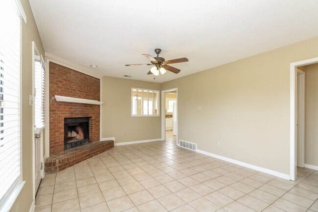 Foto del edificio - 2185 Longlane Dr