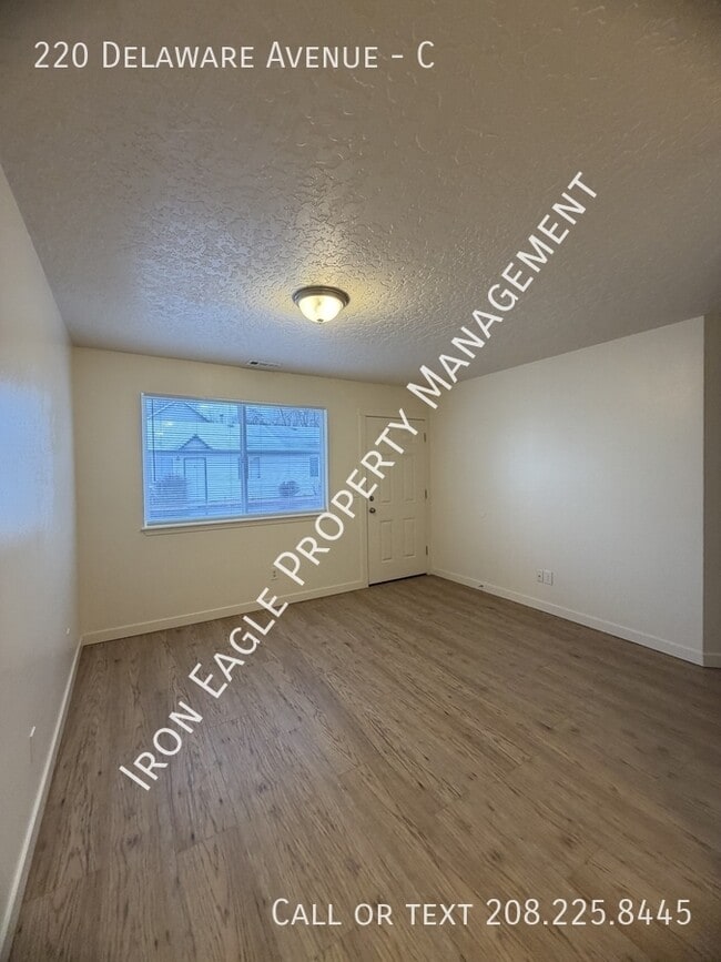 Foto del edificio - 220 Delaware Ave