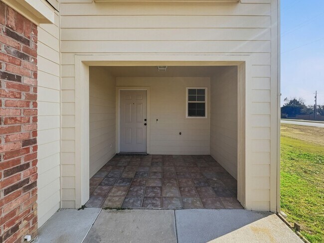 Building Photo - 3950 Seaside Ct