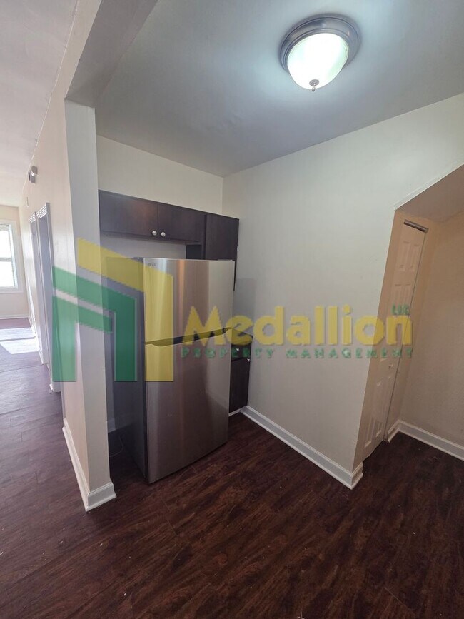 Foto del edificio - 8725 S Constance Ave