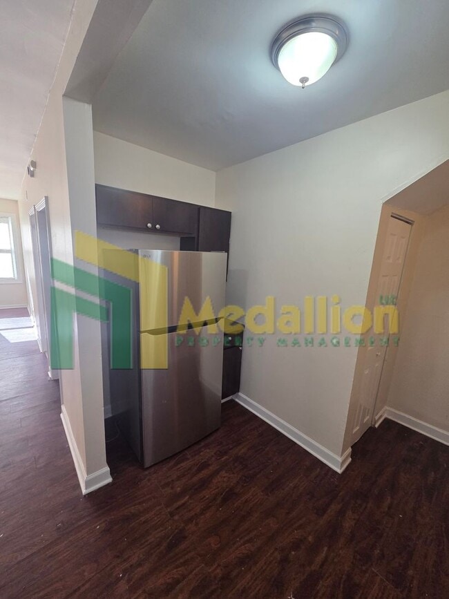 Building Photo - Updated 4-Bedroom Home on a Quiet Block