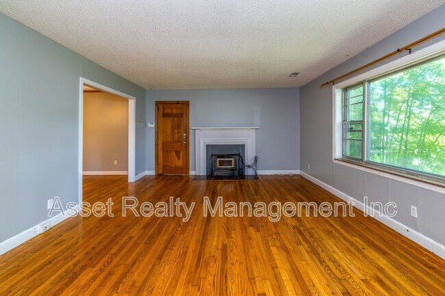 Building Photo - 102 Eastwood Dr
