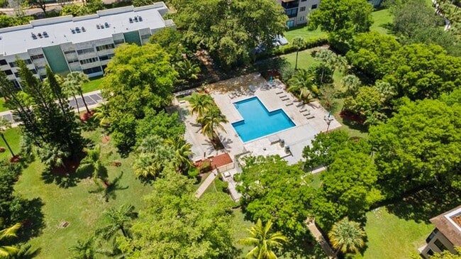 Foto del edificio - 6075 N Sabal Palm Blvd