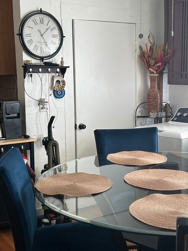 Foto principal - 255 Millbury St