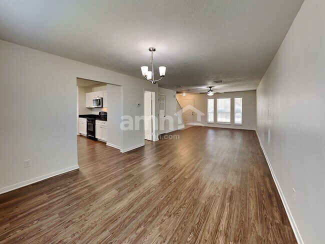 Foto del edificio - 16410 Tudor Point Ct