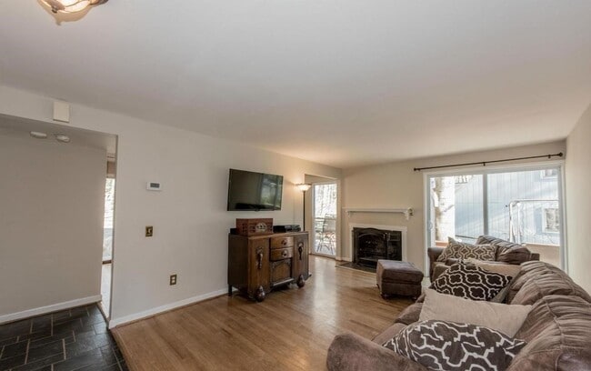 Building Photo - Beautiful 3 Bedroom Single Family Home in ...
