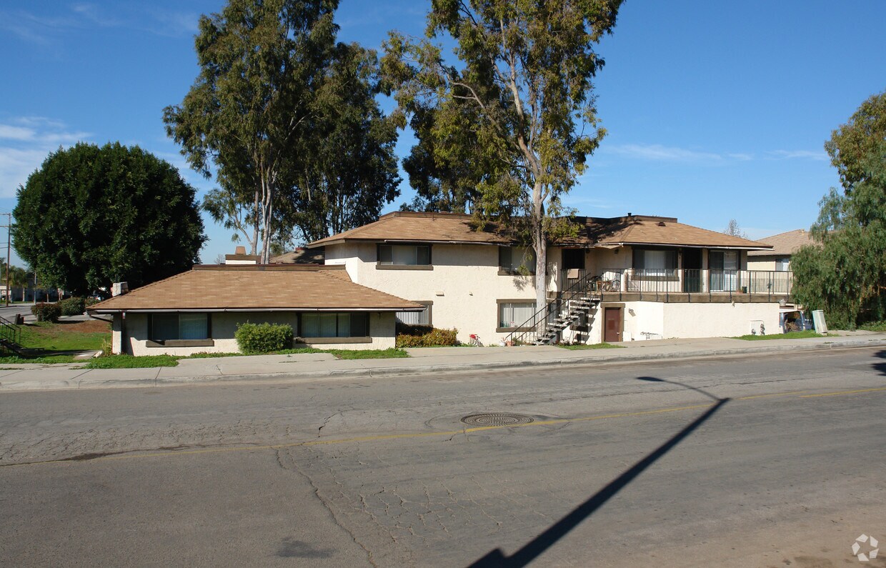 Primary Photo - 1252 Palomar Pl