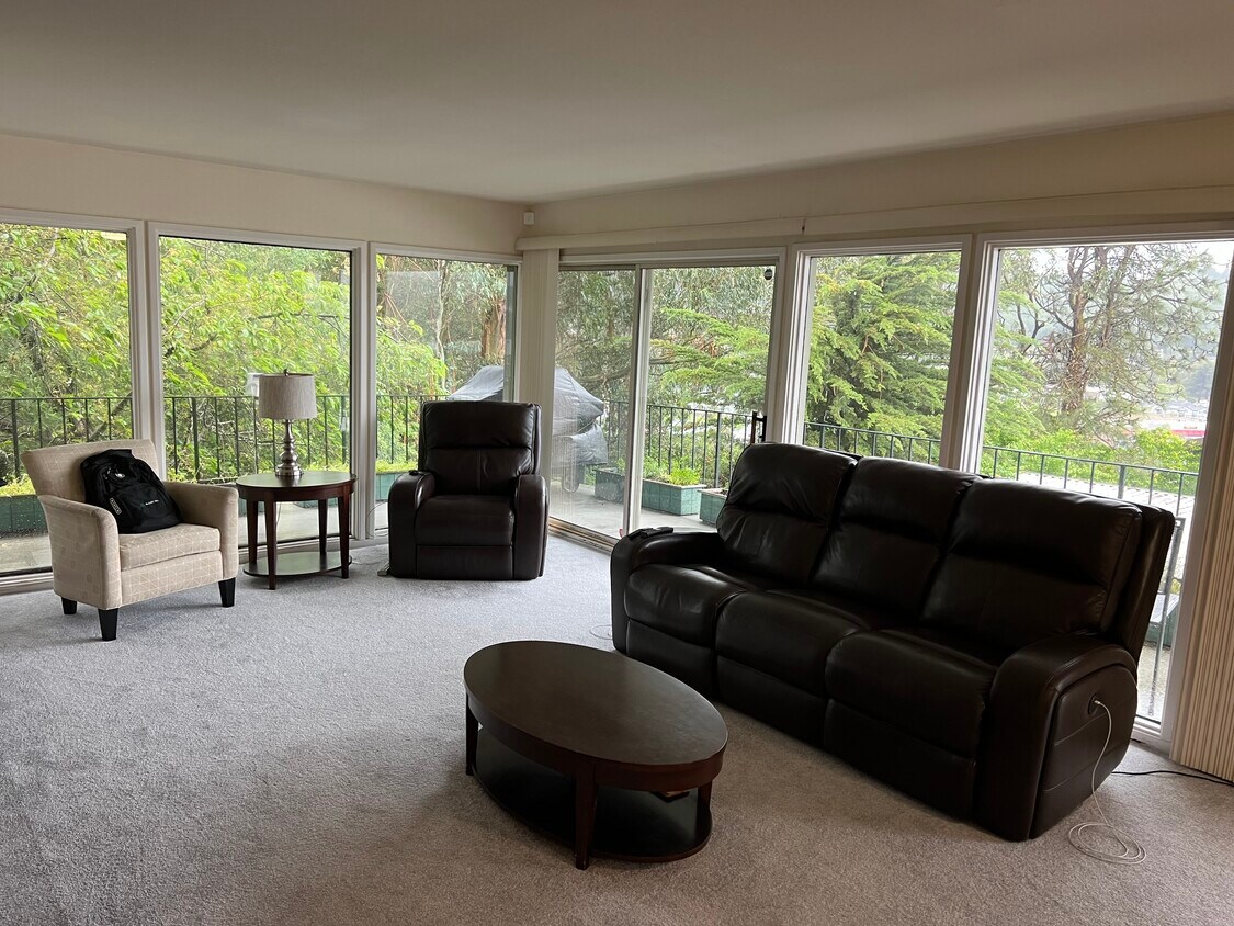 Living Room - 256 Eden Roc