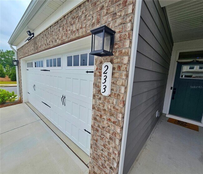 Building Photo - 233 Salt Lk Ln