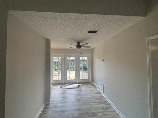 Building Photo - 143 Edwards Cir