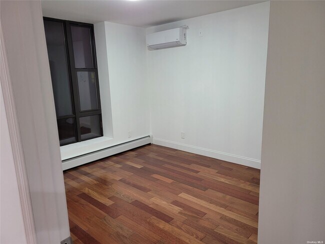 Foto del edificio - 32-65-65 107th St