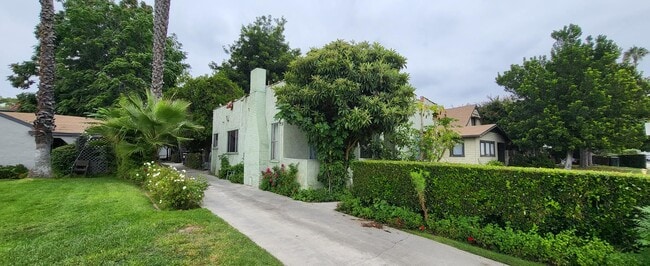 Building Photo - 1445 E Maple St