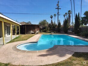 Building Photo - 2801 El Berrendo Ave