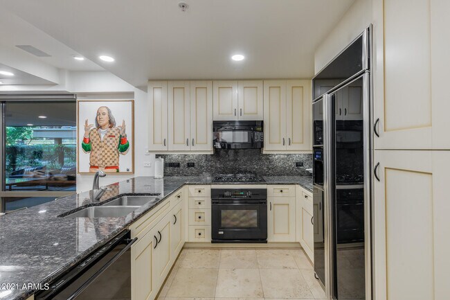 Foto del edificio - 7127 E Rancho Vista Dr
